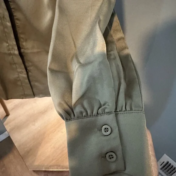 Amazon Essentials Sage Green Silk Like Long Sleeve Top Size M - Picture 2 of 3